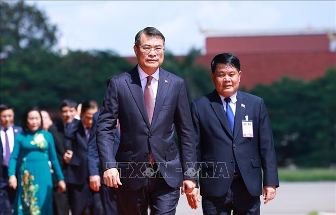 Thủ tướng Lê Minh Hưng đến thủ đô Viêng Chăn, bắt đầu thăm chính thức Lào